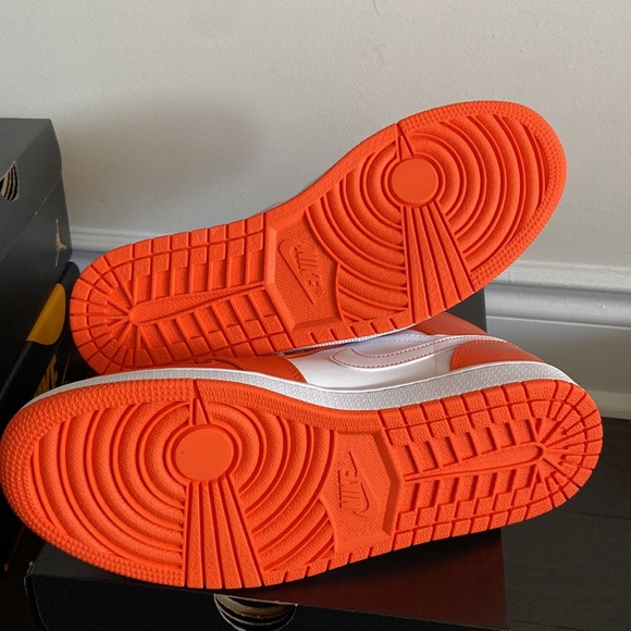 AIR JORDAN 1 MID SE ELECTRO ORANGE - Picture 7 of 8